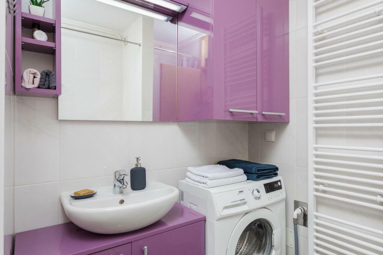 Cute And Sunny In With Balcony & Free Parking Apartment